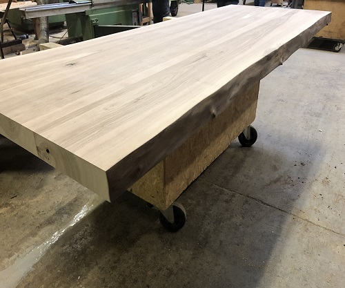 Plateau-table-live-edge-noyer-DELTABOIS