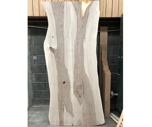 Plateau-table-live-edge-noyer-DELTABOIS
