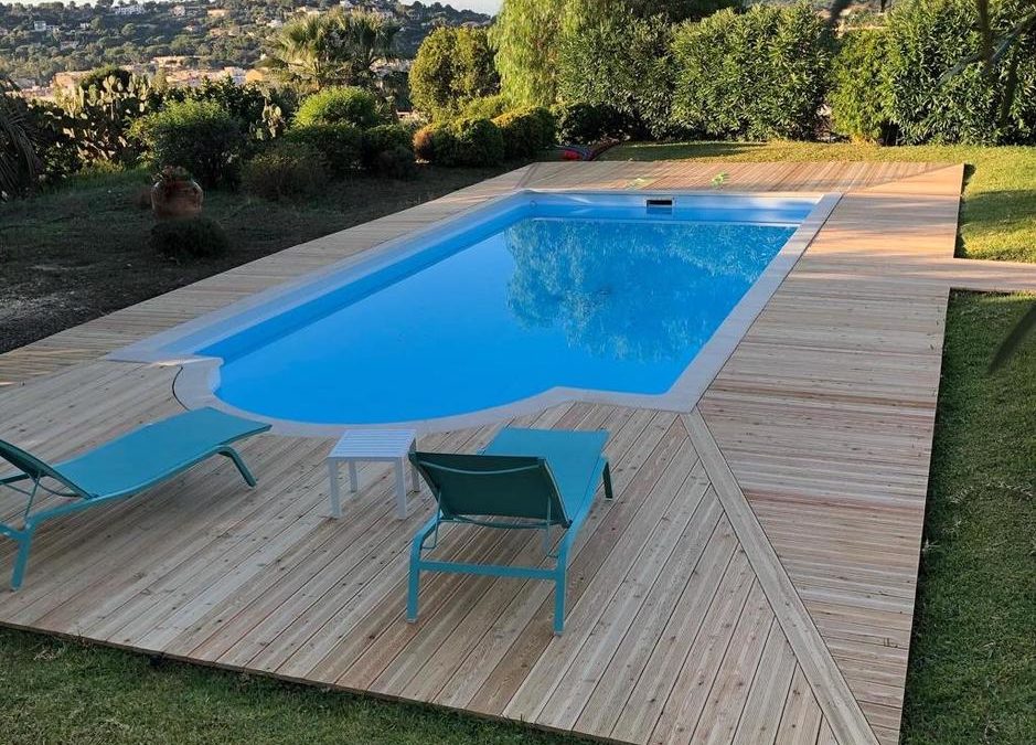 TERRASSE EN BOIS EN LAMES MÉLÈZE