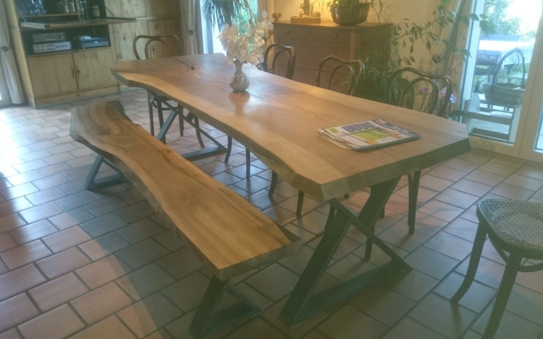 PLATEAU DE TABLE NOYER LIVE EDGE