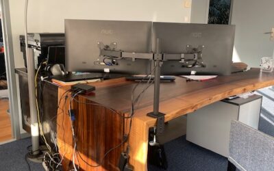 BUREAU EN NOYER MASSIF