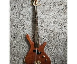 BOIS DE LUTHERIE POUR UNE GUITARE ELECTRIQUE 