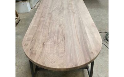 PLATEAU DE TABLE OVALE EN NOYER MASSIF